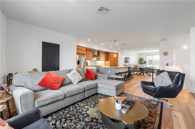1029 White Knoll Drive, Los Angeles CA: https://media.crmls.org/medias/6630bb38-3d67-43f8-9681-825b20ba41eb.jpg