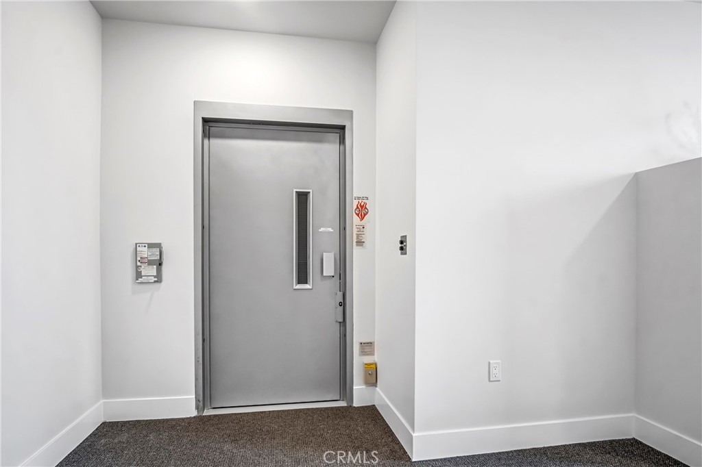 https://media.crmls.org/medias/663278a4-dbad-4547-b7a0-51a657ba4006.jpg?preset=X-Large