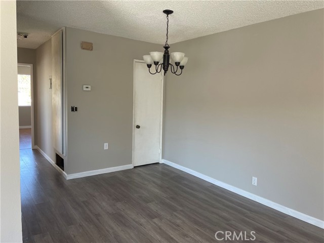 Detail Gallery Image 4 of 26 For 28164 Robin Ave, Saugus,  CA 91350 - 2 Beds | 1 Baths