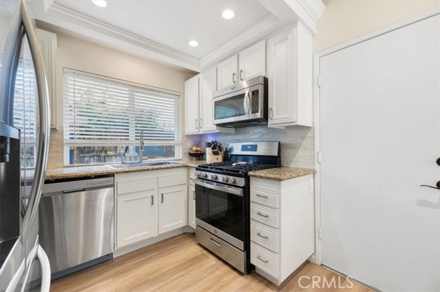 Detail Gallery Image 15 of 26 For 23316 Canyon Pines Pl, Corona,  CA 92883 - 3 Beds | 2 Baths