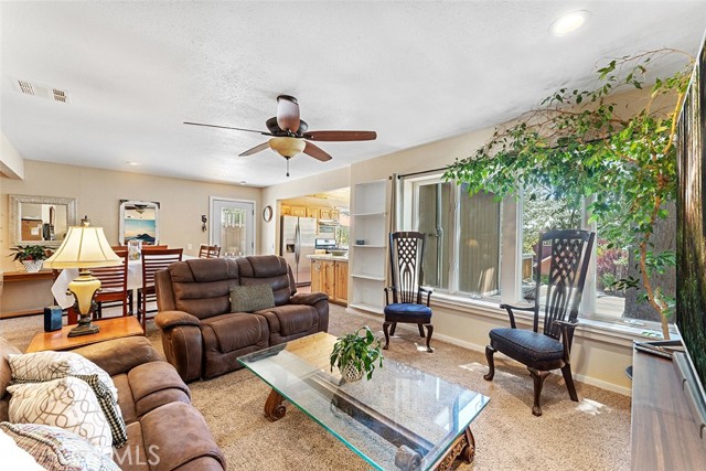 Detail Gallery Image 13 of 34 For 40177 Lakeview Dr, Big Bear Lake,  CA 92315 - 3 Beds | 2 Baths