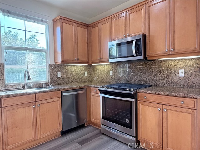 Detail Gallery Image 5 of 30 For 22520 Venice St, Carson,  CA 90745 - 3 Beds | 3 Baths