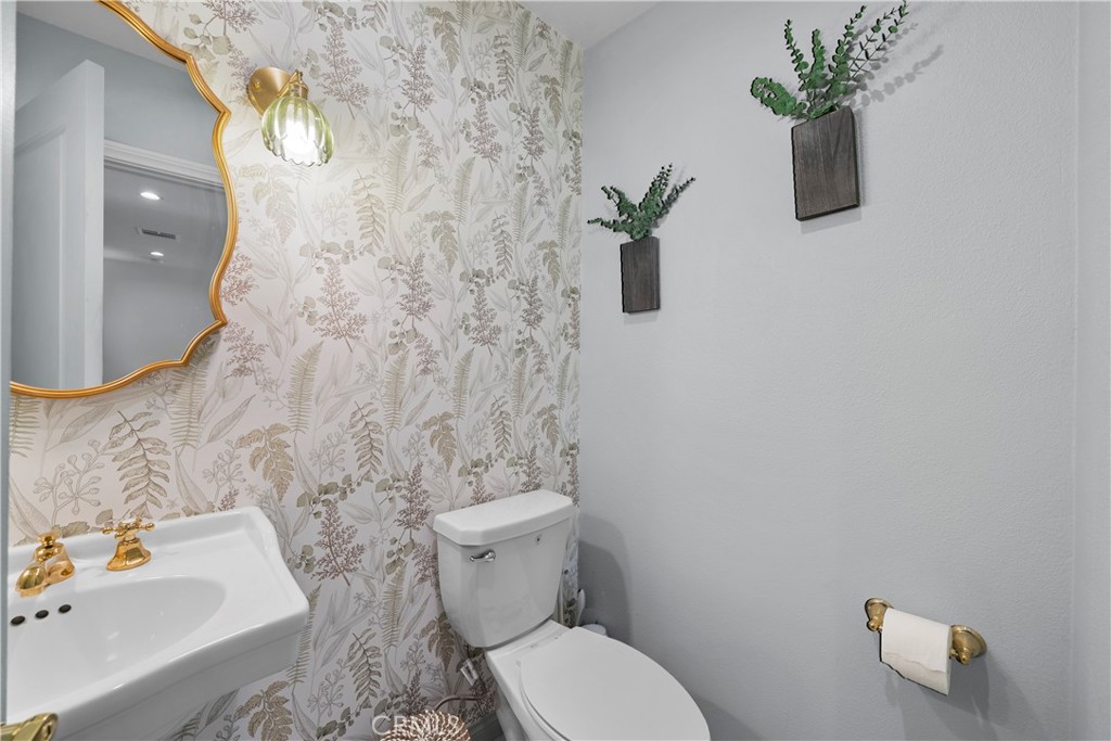 https://media.crmls.org/medias/66351de3-5031-485b-a044-b6b504803323.jpg?preset=X-Large