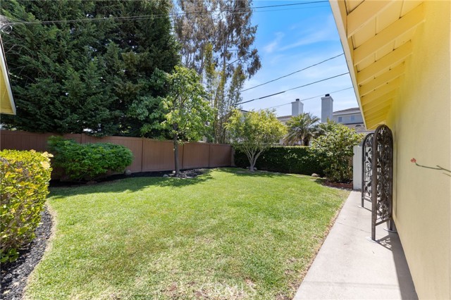 Detail Gallery Image 40 of 49 For 305 Robin Hood Ln, Costa Mesa,  CA 92627 - 5 Beds | 2/2 Baths