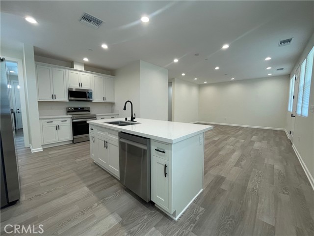 Detail Gallery Image 5 of 16 For 27045 Citrus Ave, Redlands,  CA 92374 - 3 Beds | 2 Baths