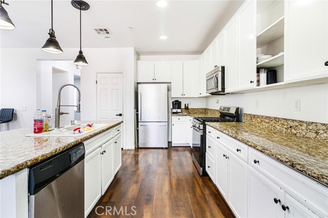 15992 Yosemite Street, Victorville CA: https://media.crmls.org/medias/6638edce-83de-4c88-8b45-5183023eff98.jpg