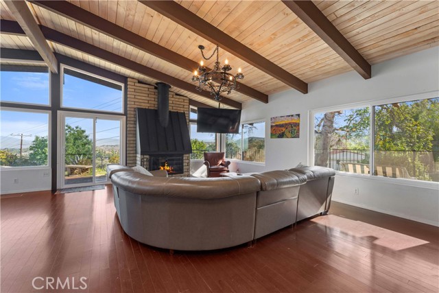 Detail Gallery Image 4 of 27 For 15720 Golden Star Ave, Riverside,  CA 92506 - 4 Beds | 3 Baths