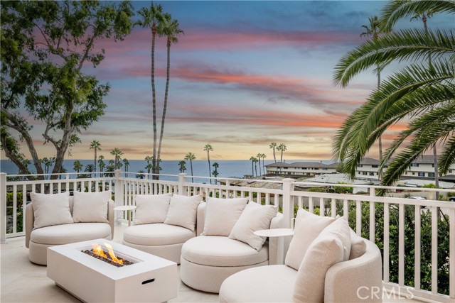 1 Stickley Drive, Laguna Beach CA: https://media.crmls.org/medias/663933c6-acf8-4020-a2c2-83c4e4163c0d.jpg