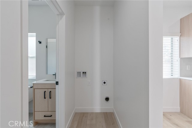 11142 Woodley Avenue, Granada Hills CA: https://media.crmls.org/medias/663a6385-9f1e-4222-b071-70e113123244.jpg