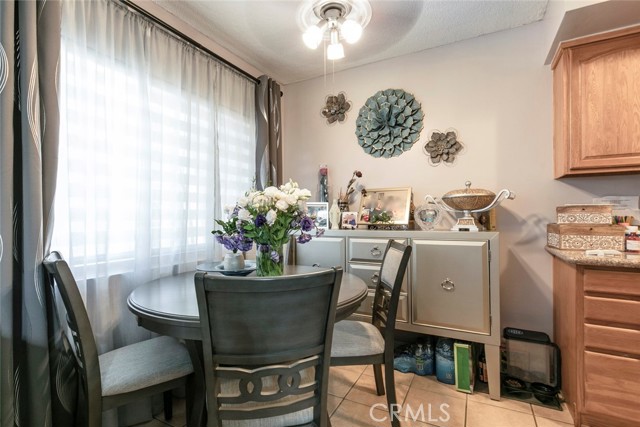 6923 Ben Avenue, North Hollywood CA: https://media.crmls.org/medias/663acc59-89cf-4e6d-892c-d840d10b6755.jpg