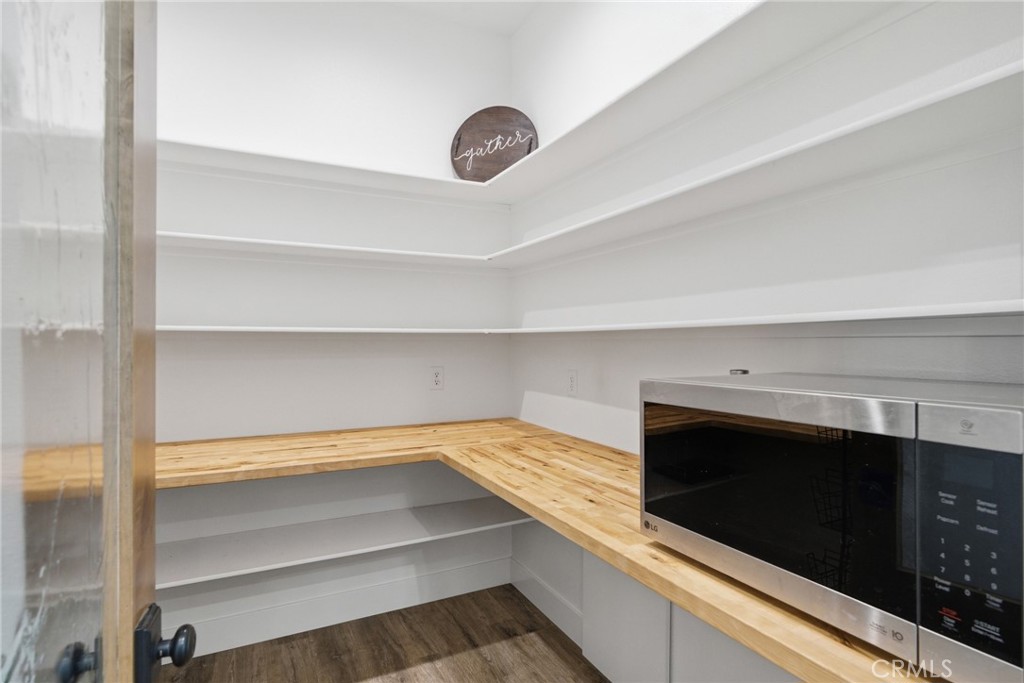 https://media.crmls.org/medias/663b489a-b9bf-4b01-9ec6-792546f36d21.jpg?preset=X-Large