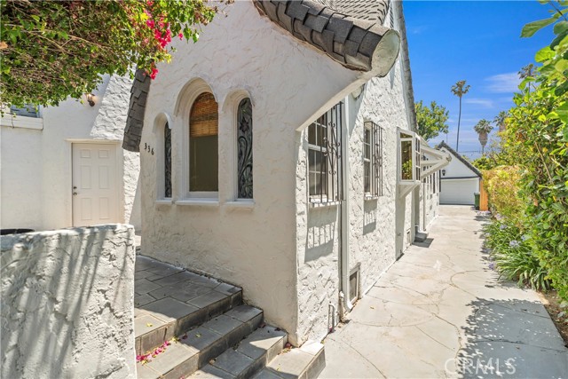 336 N Crescent Heights Boulevard, Los Angeles CA: https://media.crmls.org/medias/663f7ed3-329a-4c5c-af58-e9ef40040163.jpg
