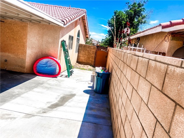 11576 Star Street, Adelanto CA: https://media.crmls.org/medias/663fe7a1-4fac-4a37-ab0d-7fa0496d4935.jpg