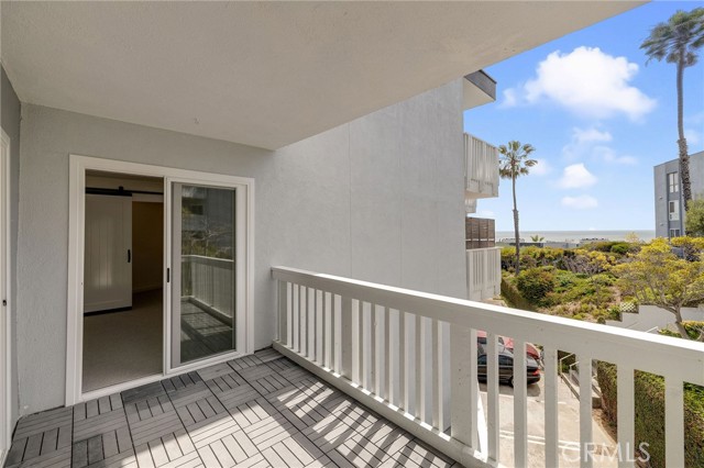 Detail Gallery Image 1 of 44 For 660 the Village #204,  Redondo Beach,  CA 90277 - 1 Beds | 1 Baths