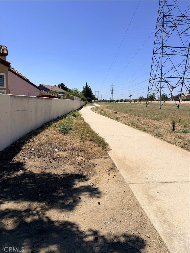 https://media.crmls.org/medias/6641ac21-65a4-4726-8578-ee3e49d81e15.jpg?preset=X-Large