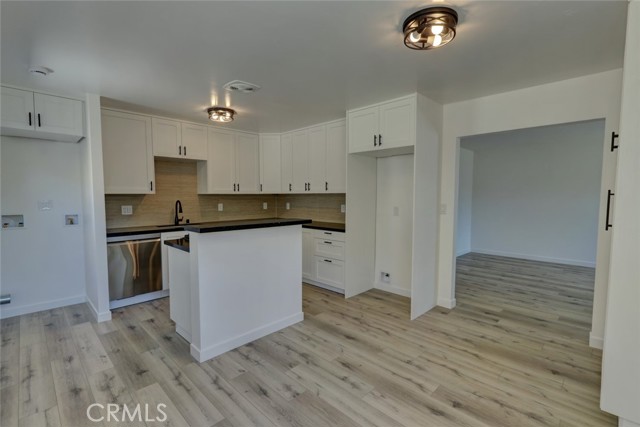 18862 Carolyn Lane, Huntington Beach CA: https://media.crmls.org/medias/664295c3-87db-4362-a3c4-632371ca5650.jpg