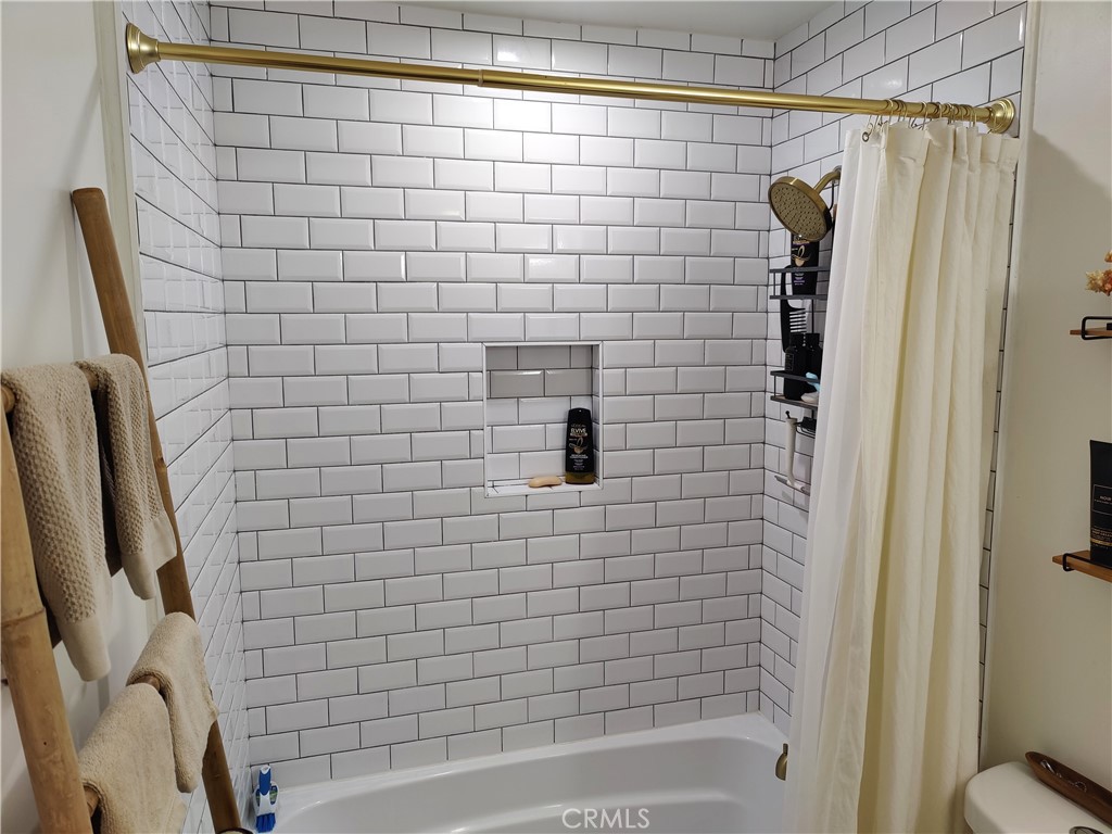 https://media.crmls.org/medias/6642b804-1022-4ac0-afab-7ab64c901663.jpg?preset=X-Large