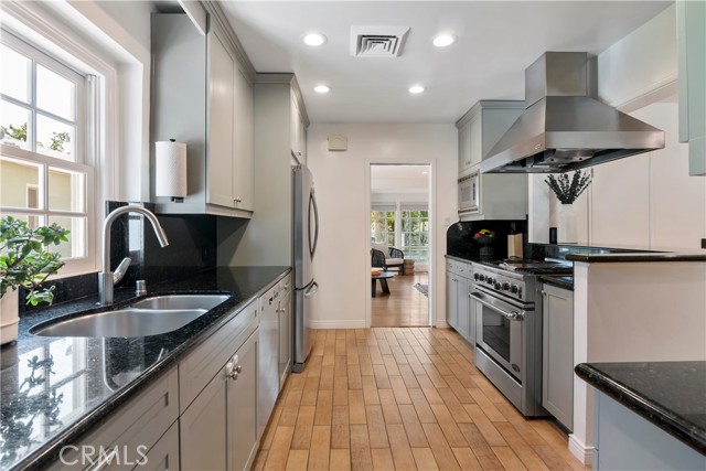 4634 Nagle Avenue, Sherman Oaks CA: https://media.crmls.org/medias/6643562d-1675-41c1-bbb1-b97088303980.jpg