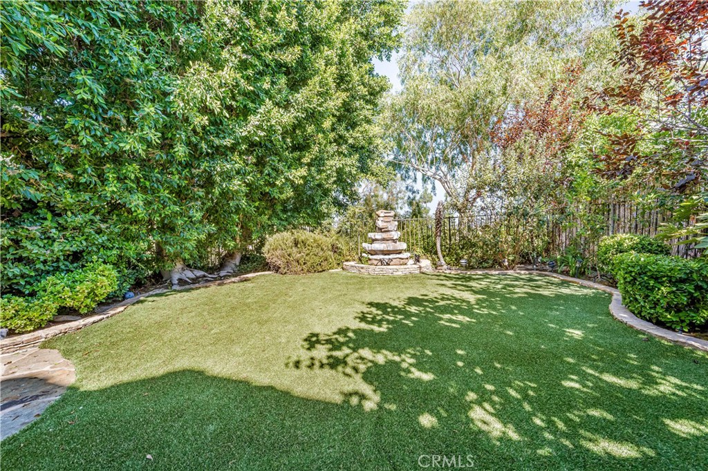 https://media.crmls.org/medias/66439583-d2fd-4dfc-818a-ac2e1fa33999.jpg?preset=X-Large