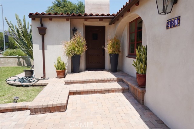 430 Sonora Avenue, Glendale CA: https://media.crmls.org/medias/66442bf0-3f9e-439e-8559-2a05db27621f.jpg