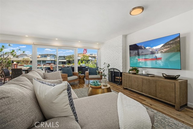 Detail Gallery Image 7 of 44 For 3810 Channel Pl, Newport Beach,  CA 92663 - 3 Beds | 2/1 Baths