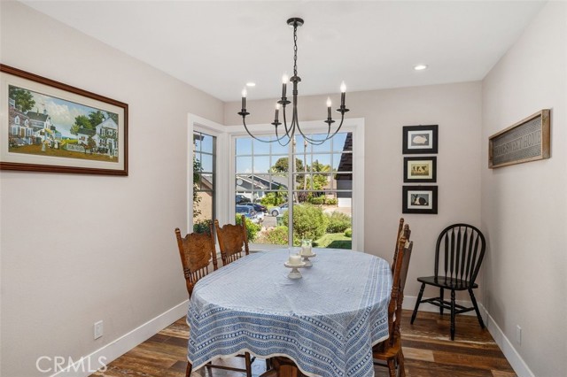 1405 Lakeside Lane, Huntington Beach CA: https://media.crmls.org/medias/6644cad4-8d07-4fbc-84cb-1625ea351332.jpg