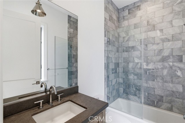 Detail Gallery Image 11 of 59 For 1405 Oak Ave, Manhattan Beach,  CA 90266 - 4 Beds | 4/1 Baths