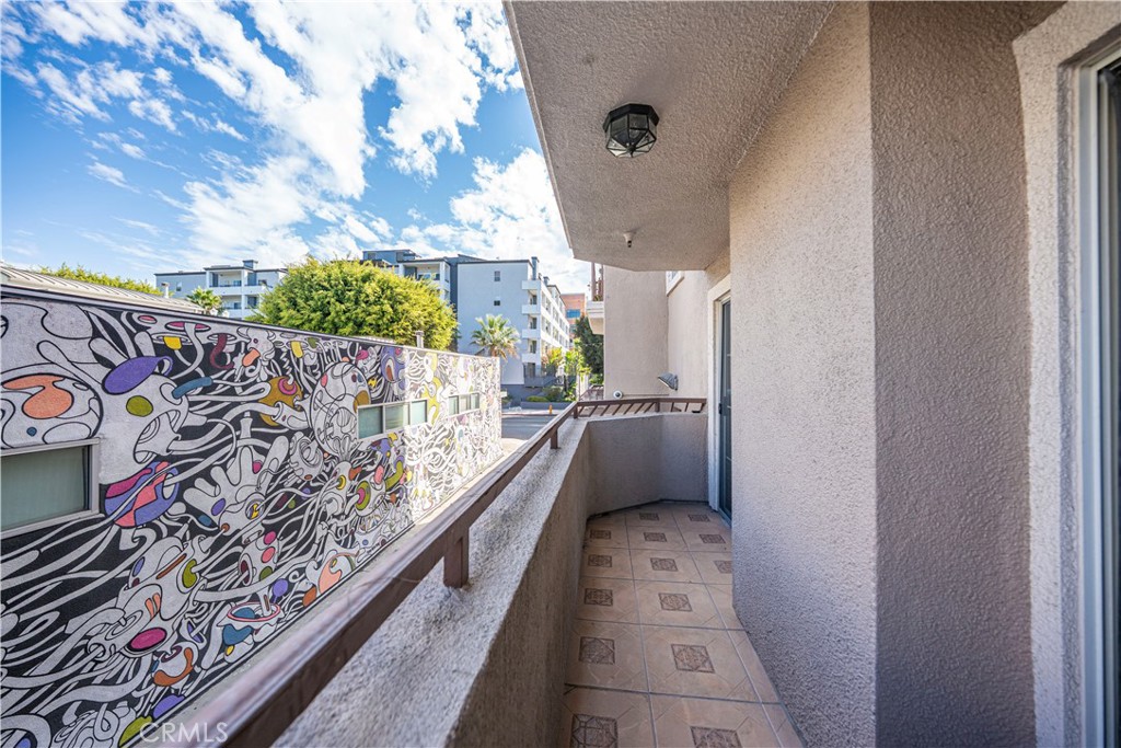 https://media.crmls.org/medias/664583a2-1504-40f0-98d9-c02e356cadc8.jpg?preset=X-Large