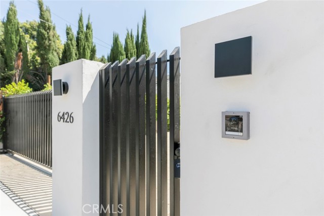 6426 Varna Avenue, Van Nuys CA: https://media.crmls.org/medias/6645d3eb-fdfa-4c99-9ccb-6ca2d3dfd4eb.jpg