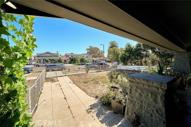 Detail Gallery Image 11 of 35 For 2115 4th Ave, Los Angeles,  CA 90018 - 5 Beds | 2/1 Baths