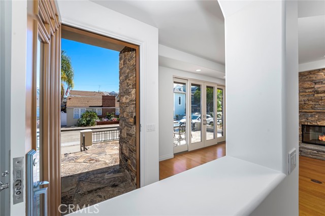 Detail Gallery Image 6 of 42 For 119 Opal Ave, Newport Beach,  CA 92662 - 3 Beds | 2/1 Baths