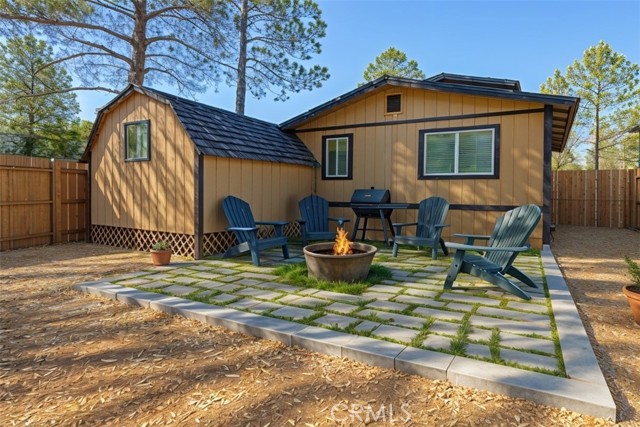 755 Holmes Lane, Sugarloaf CA: https://media.crmls.org/medias/664732ad-ef03-48ef-94e2-321d5fcf8e49.jpg