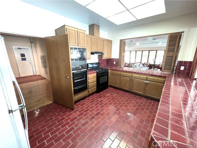 Detail Gallery Image 35 of 39 For 2563 Plaza Del Amo #304,  Torrance,  CA 90503 - 2 Beds | 2 Baths