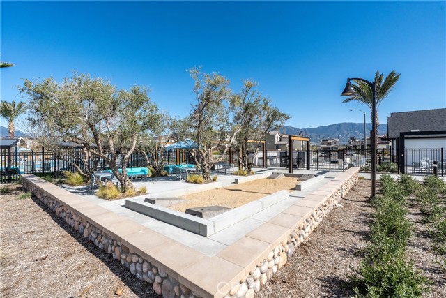 Detail Gallery Image 32 of 36 For 554 Cumberland Rd, Rialto,  CA 92377 - 4 Beds | 3 Baths