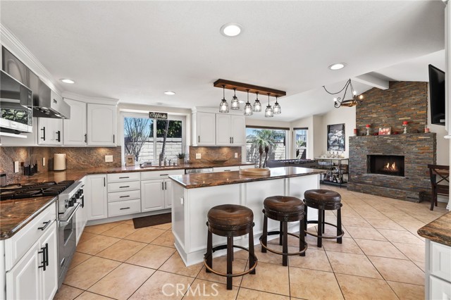 Detail Gallery Image 13 of 31 For 8482 Deepview Dr, Huntington Beach,  CA 92646 - 4 Beds | 3 Baths