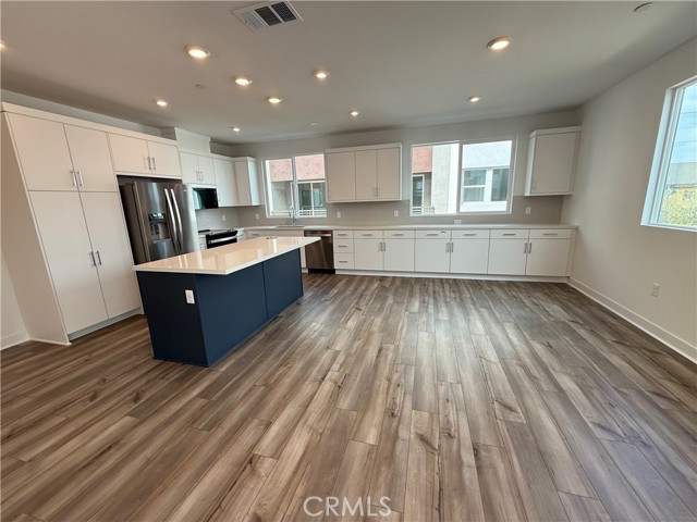 693 S Lyon Street, Santa Ana CA: https://media.crmls.org/medias/66499223-25a6-4e10-9935-a05ddebd8e3c.jpg