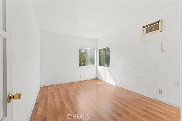 2750 Ballard Street, Los Angeles CA: https://media.crmls.org/medias/6649ae38-a5b8-433c-8495-9bef24a782ee.jpg