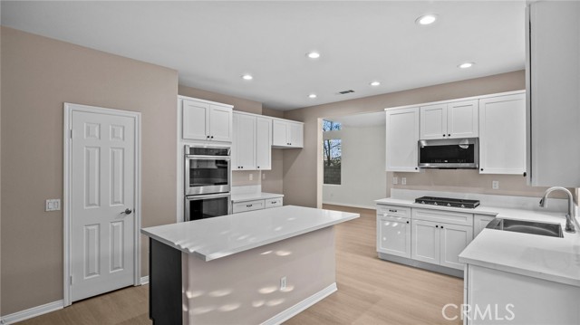 Detail Gallery Image 12 of 47 For 1728 Tamarron, Corona,  CA 92883 - 3 Beds | 3 Baths