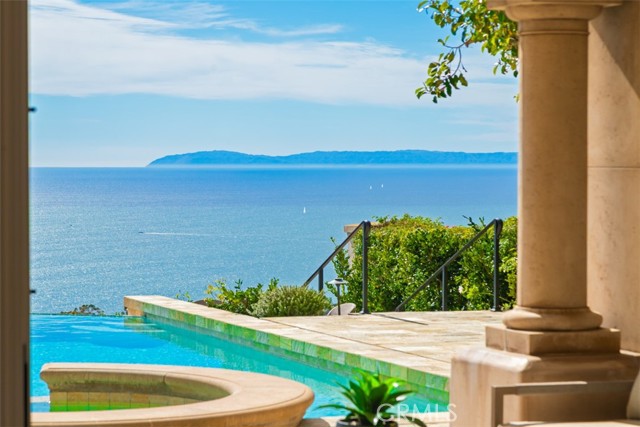 50 Pelican Crest, Newport Coast CA: https://media.crmls.org/medias/664a4f36-b988-456f-a688-8f318adcc573.jpg