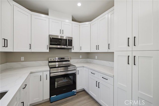 Detail Gallery Image 8 of 23 For 9754 Laramie Ave, Chatsworth,  CA 91311 - 3 Beds | 2 Baths