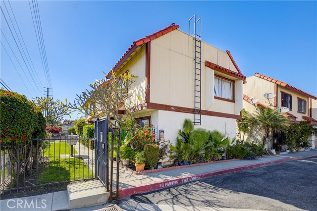Detail Gallery Image 1 of 22 For 13843 Los Angeles St #E,  Baldwin Park,  CA 91706 - 2 Beds | 2 Baths