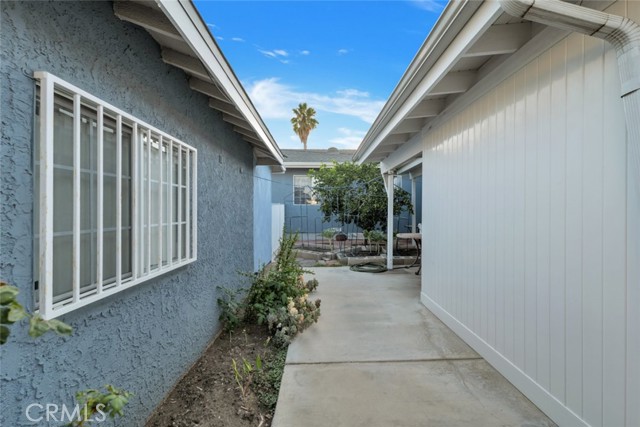 16908 Los Alimos Street, Granada Hills CA: https://media.crmls.org/medias/664c3830-4b12-4e7e-80d7-cb65dcdbd8c9.jpg