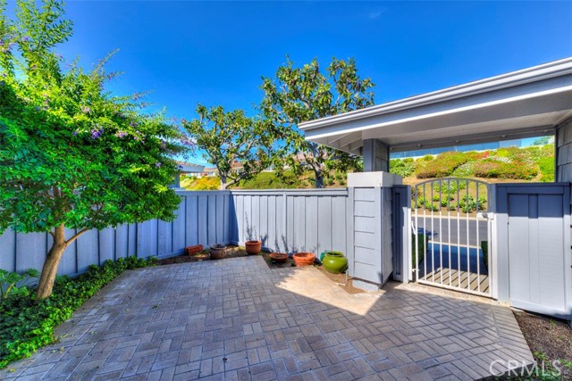 Detail Gallery Image 4 of 55 For 3621 Geranium, Corona Del Mar,  CA 92625 - 2 Beds | 2 Baths