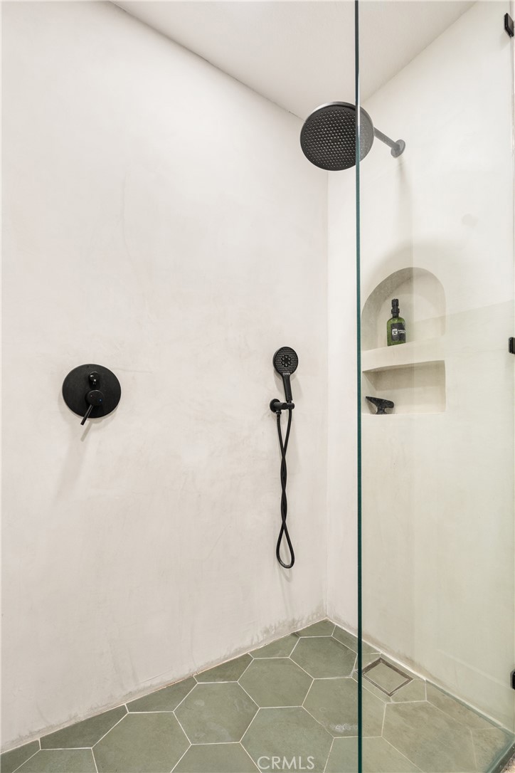 https://media.crmls.org/medias/664dfc54-0f25-41bb-9a35-4485cb74846d.jpg?preset=X-Large