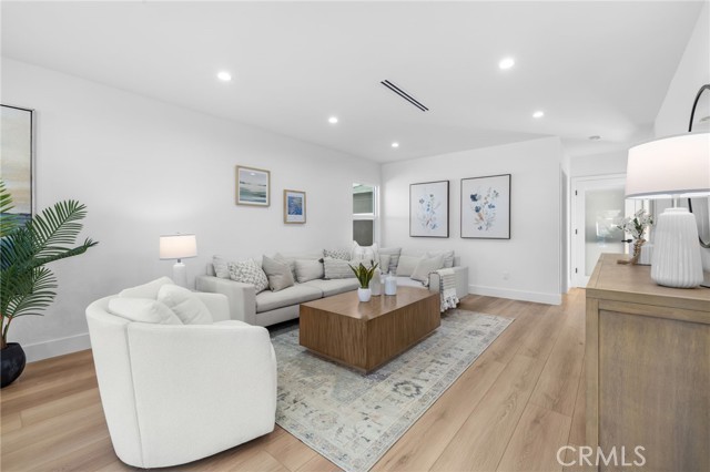 Detail Gallery Image 8 of 69 For 1504 N California, Burbank,  CA 91505 - – Beds | – Baths