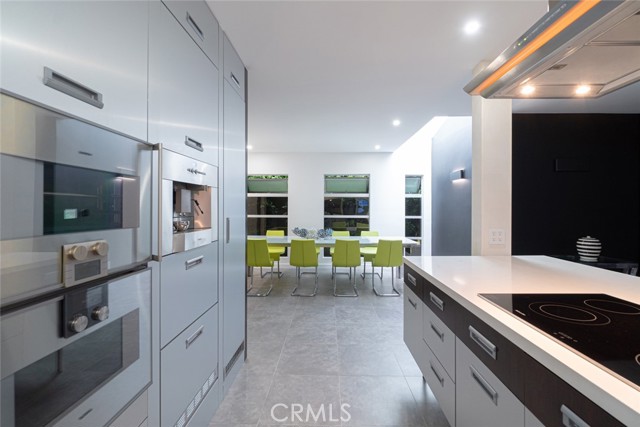 541 1st Street, Manhattan Beach, California 90266, 2 Bedrooms Bedrooms, ,2 BathroomsBathrooms,Residential,Sold,1st,SB23123581