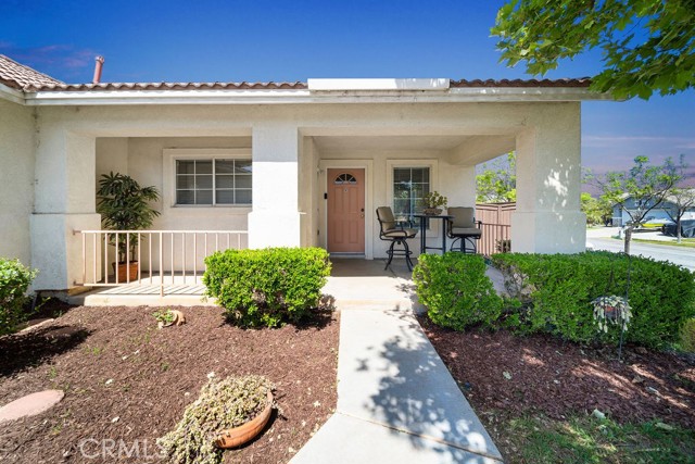 Detail Gallery Image 2 of 39 For 2440 Purdue Cir, Corona,  CA 92881 - 3 Beds | 2 Baths