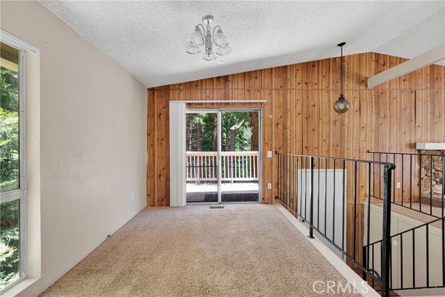 101 Rockledge Lane, Lake Arrowhead CA: https://media.crmls.org/medias/664ef302-b7d4-4b68-bf89-5739d7dd84f3.jpg