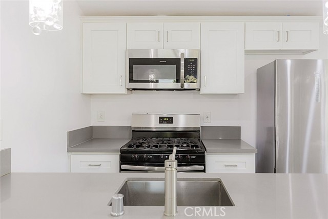 Detail Gallery Image 5 of 19 For 20534 1/2 Miranda Pl, Woodland Hills,  CA 91367 - 0 Beds | 1 Baths