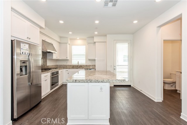 Detail Gallery Image 2 of 42 For 371 Bellver, Lake Forest,  CA 92630 - 3 Beds | 3/1 Baths